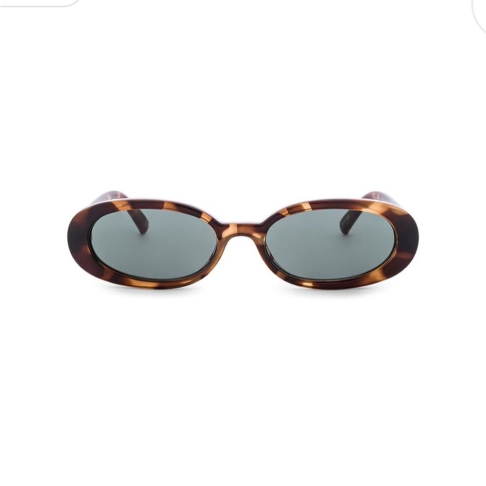 Outta Love oval Le Specs